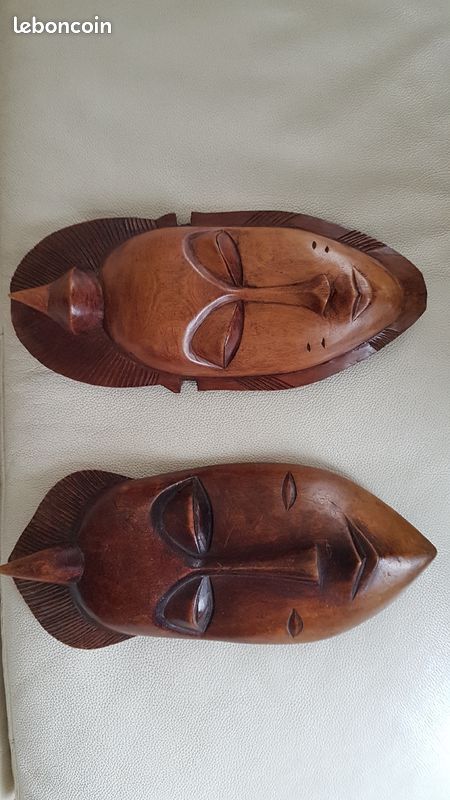 Lot 2 masques africains sculptés en bois (image 1)