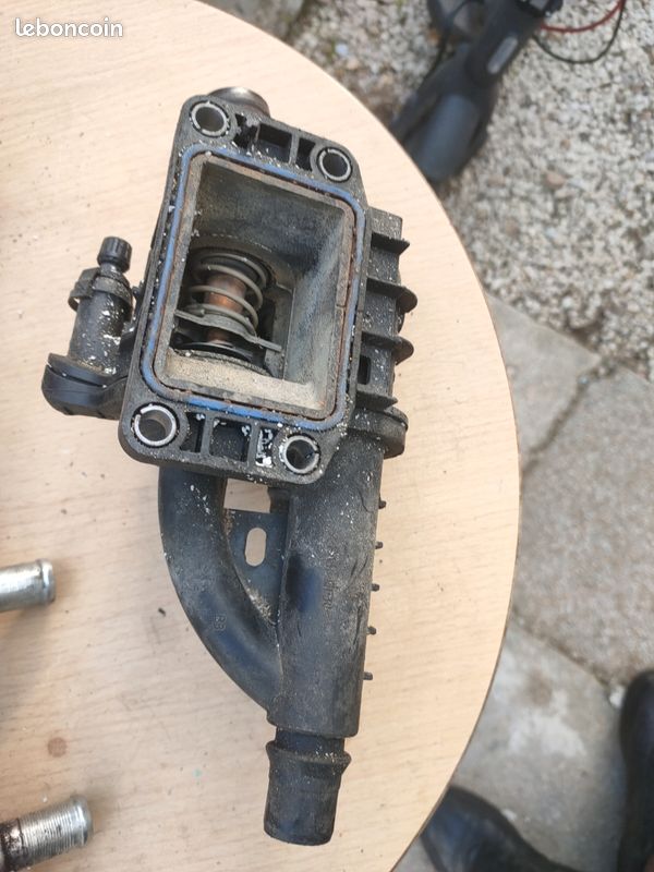 Boîte a eau carlostat 1.6 HDi 92 (image 2)
