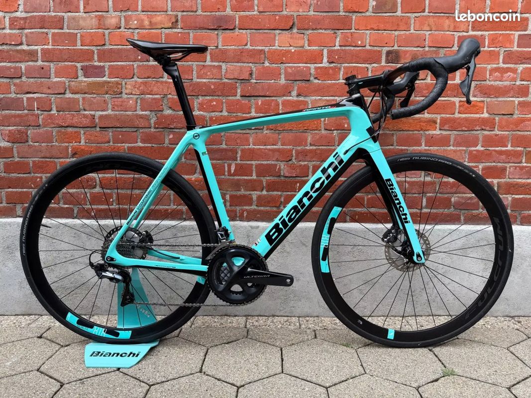 BIANCHI INFINITO CV Vélo de route course Shimano Ultegra