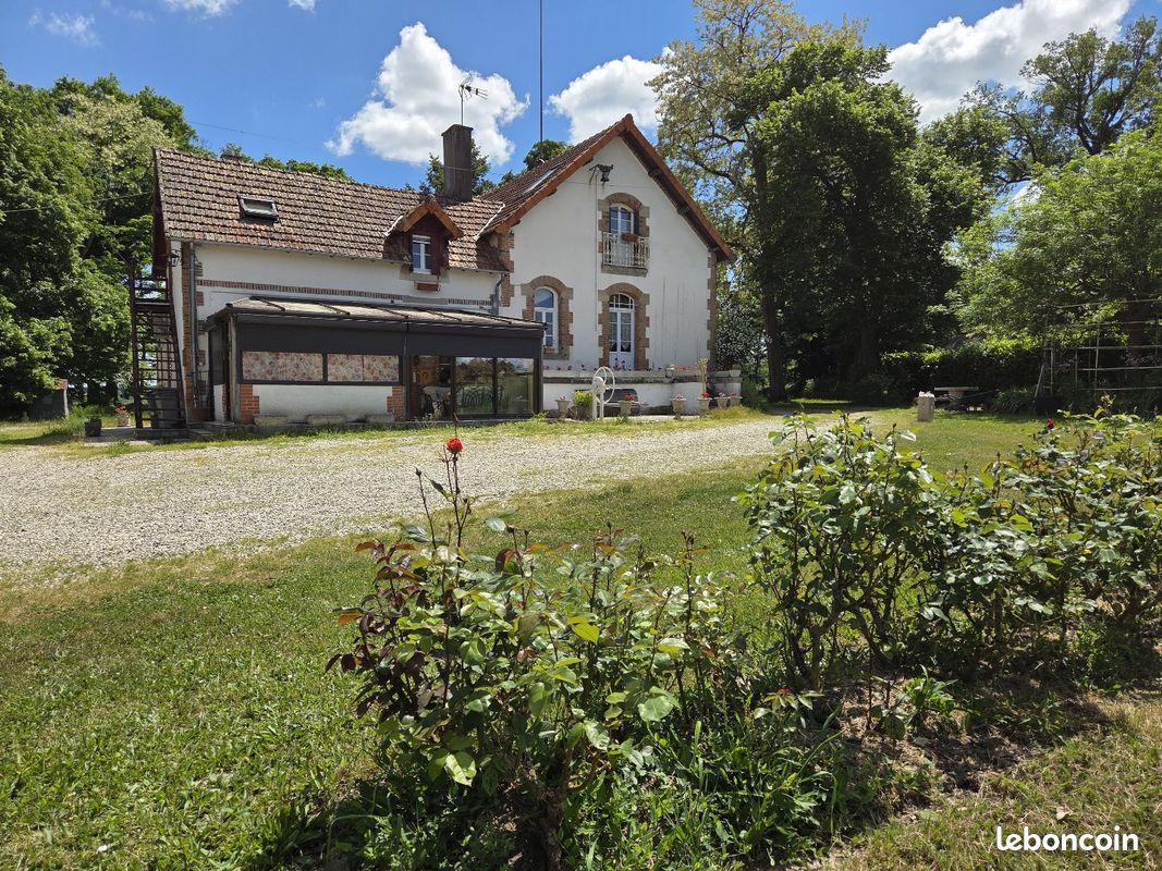 Maison 20 pièces 395 m² · à Moulins · 395 m² · 420 000 €