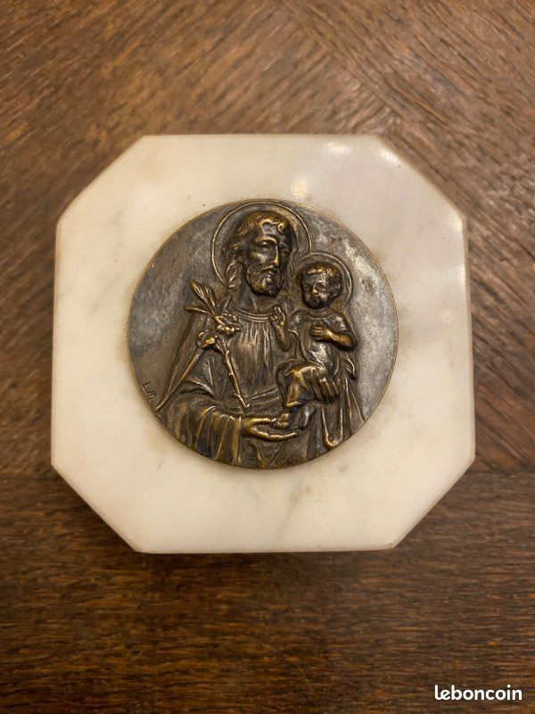 Médaillon Saint-Joseph sur socle en marbre blanc. C.1930 (image 3)