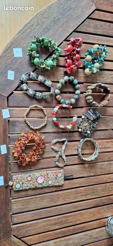 Bracelets (image 1)