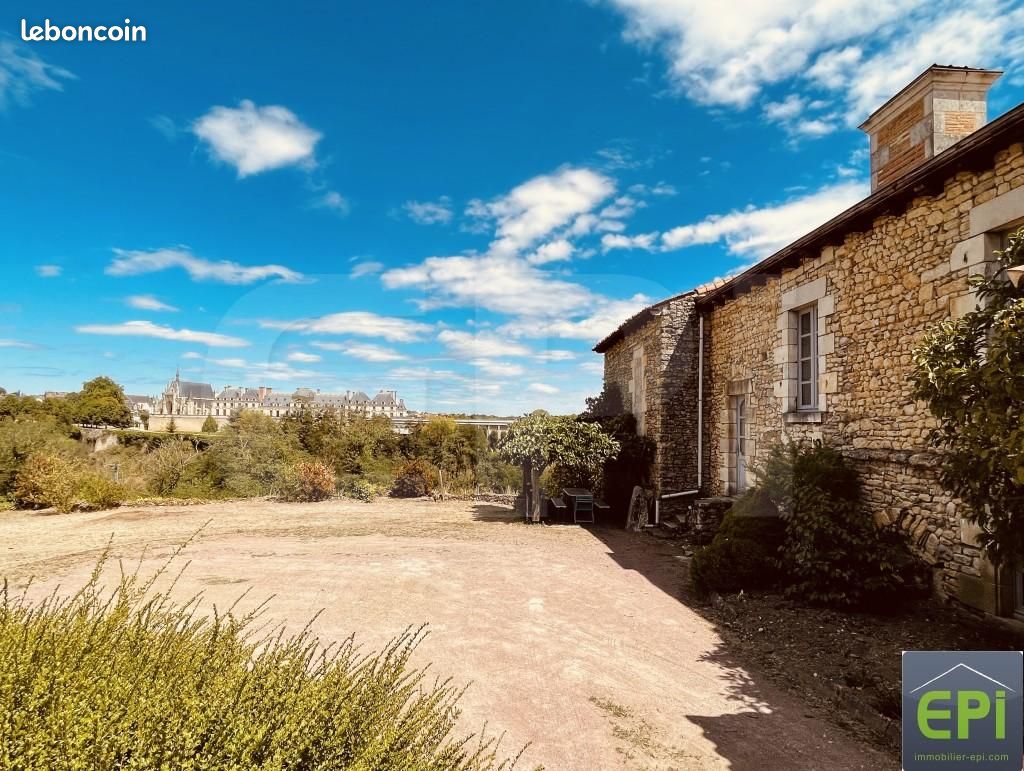 Château 8 pièces 170 m² - Saint-Jacques-de-Thouars 79100 (image principale 0)