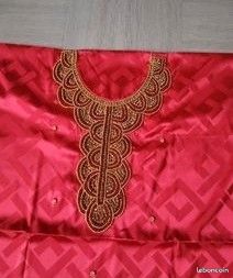 Coupon de Tissu Africain (Bazin Satiné) – Rouge Vif Brodé Col Perles (Or & Bordeaux) (image 3)