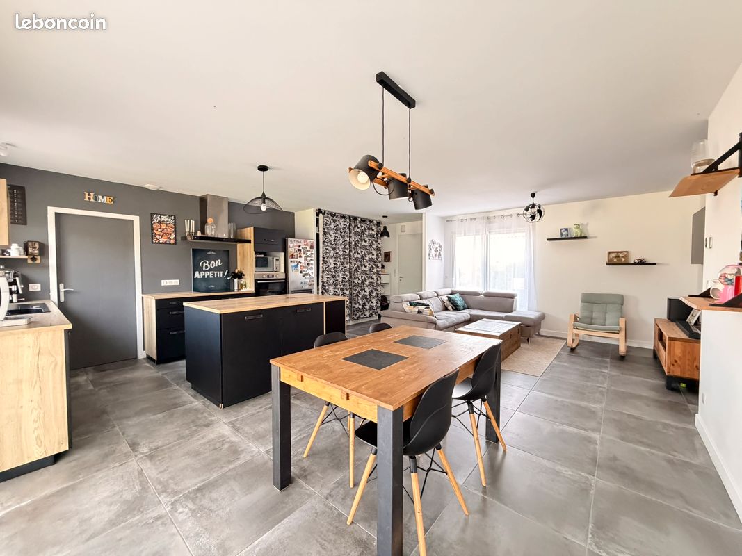 Maison 4 pièces 93 m² · à Ferrières · 93 m² · 270 000 €