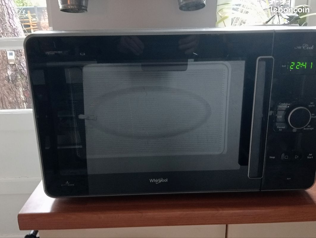 Four micro-ondes multifonctions Whirlpool JC217 (image 1)