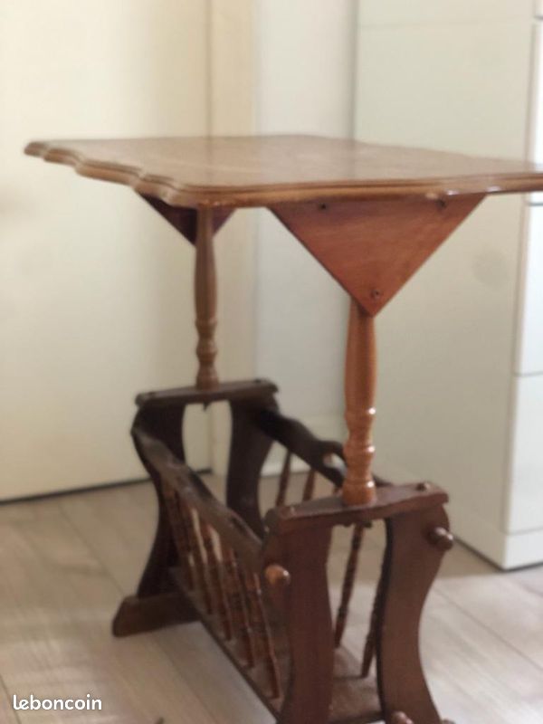 Table porte revue en bois (image 5)