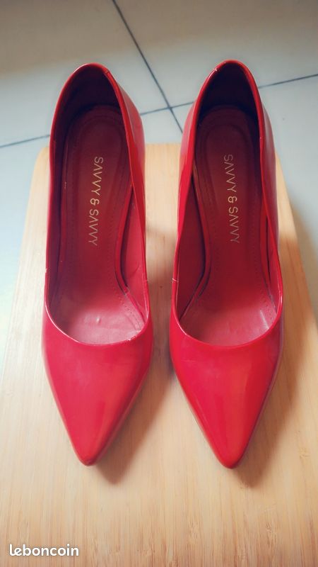 Escarpins hauts rouges (image 3)