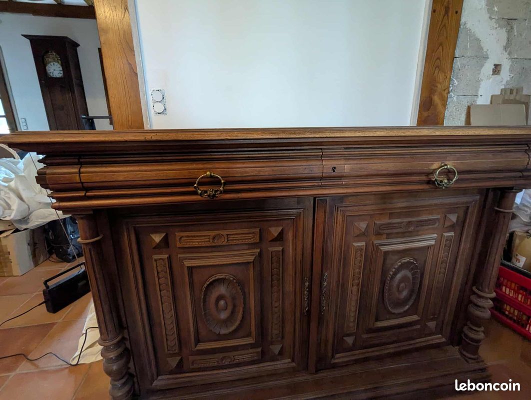 Meuble ancien en noyer (image 1)