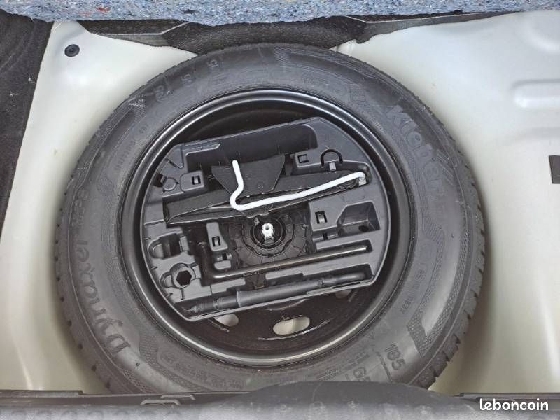 Citroën C3 PureTech 82 S&S BVM5 Graphic (image 12)