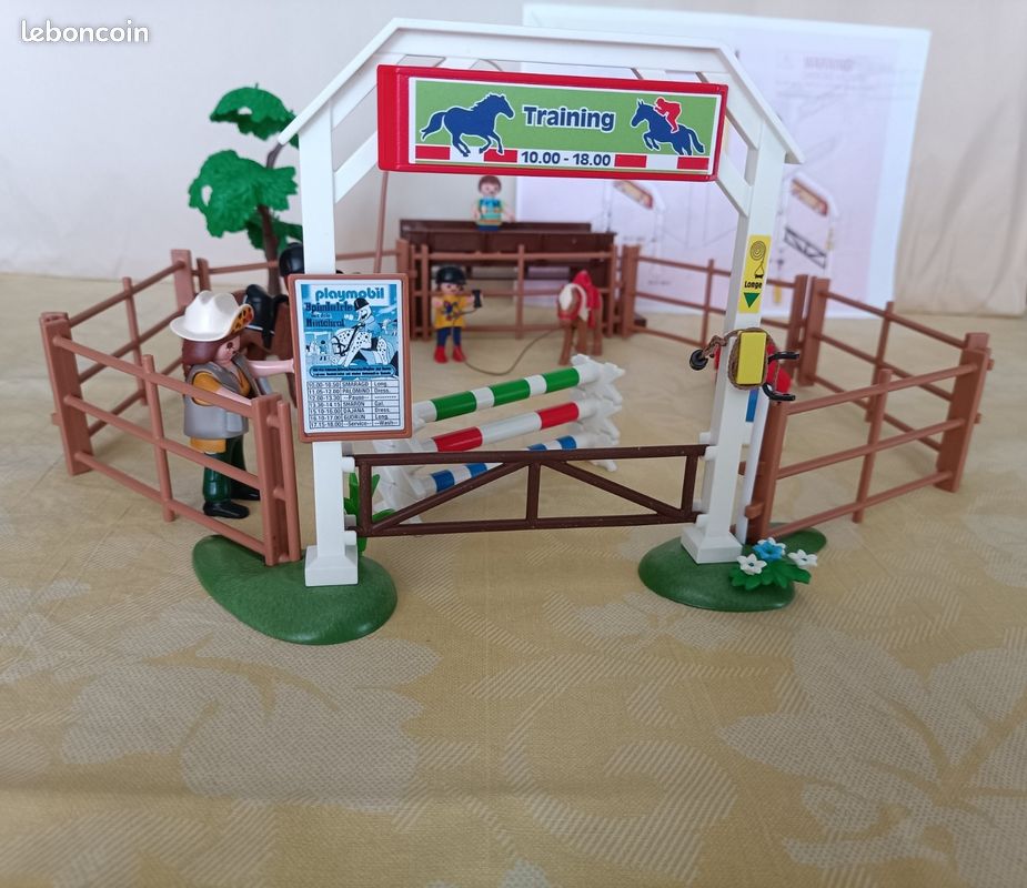Playmobil 4185 – Cavaliers Et Carrière – Set Cheval, Box, Obstacles Et Accessoires Pour Enfants