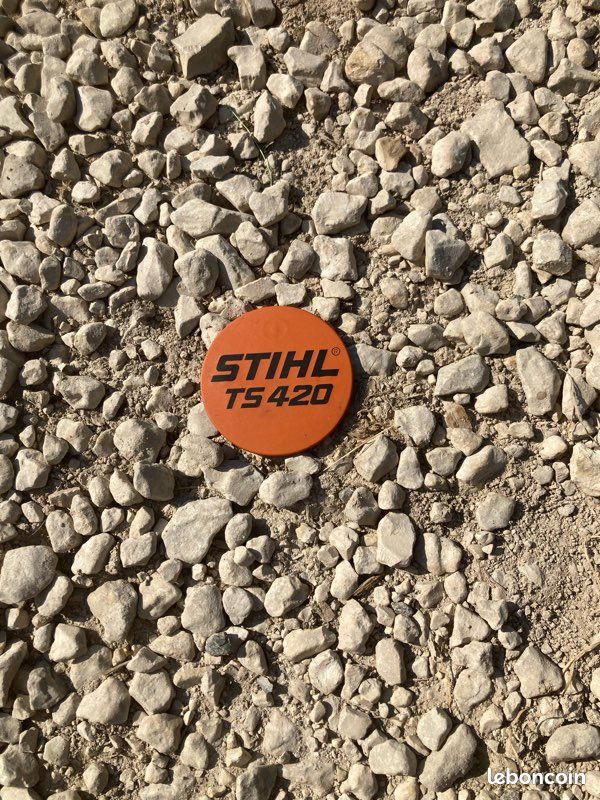 Cache en plastique pour disqueuse stihl ts 420 (image 1)