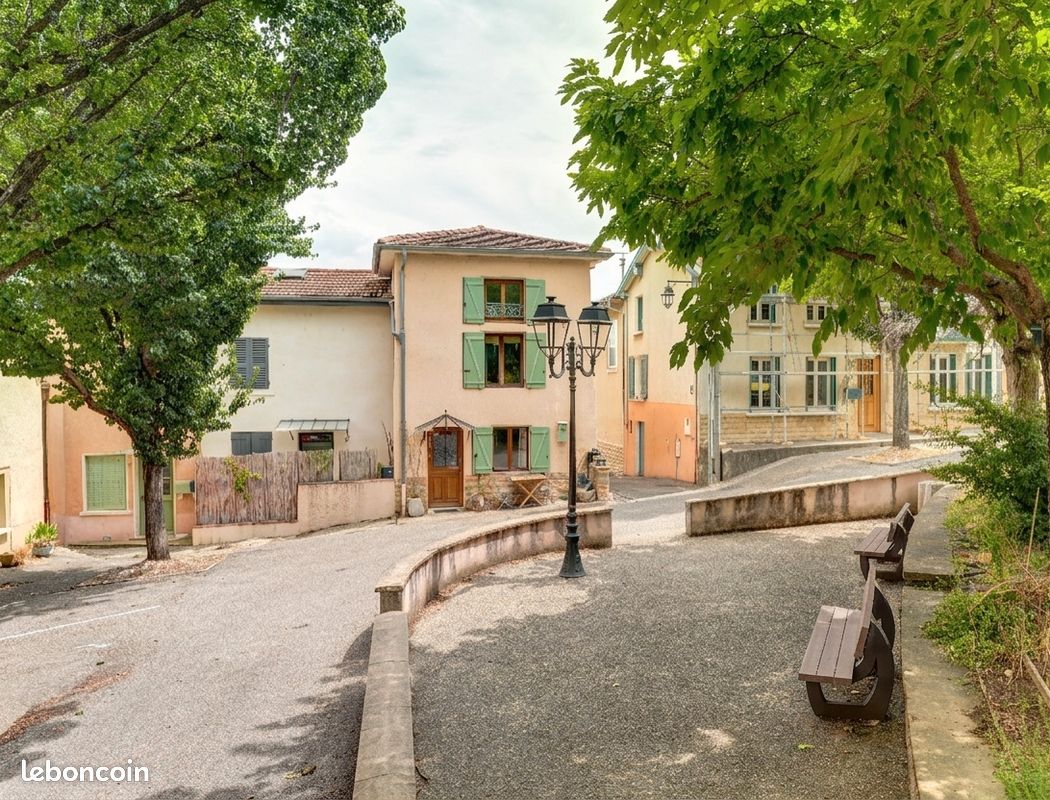 Maison 5 pièces 90 m² · à Saint-Symphorien-d'Ozon · 90 m² · 239 000 €