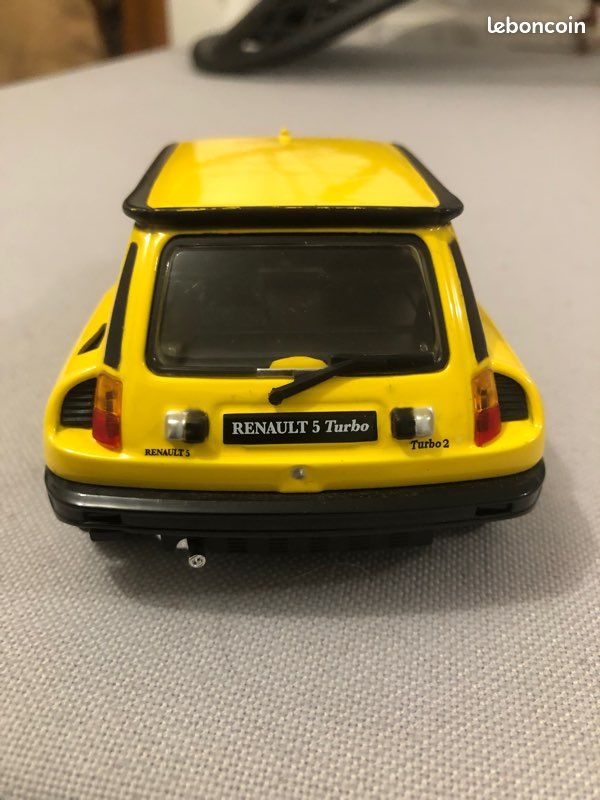 Renault R5 Turbo Jaune 1980 - Miniature 1/24 Burago - Voiture De Collection Neuve