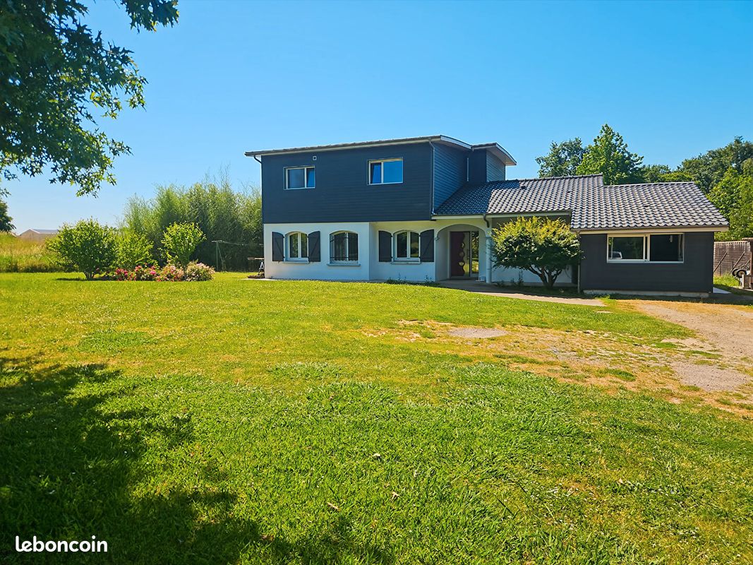 Maison 7 pièces 234 m² · à Eyres-Moncube · 234 m² · 369 560 €