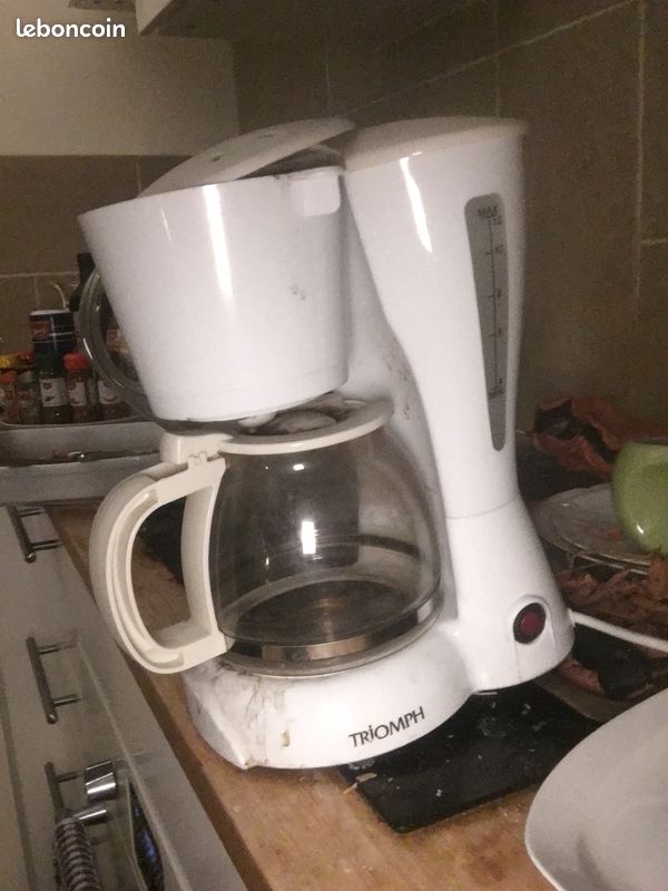 Machine à café blanche - pour pièce - la prise fait sauter les plombs + capuchon cassé (image 2)