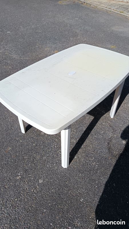 Table de jardin (image 1)