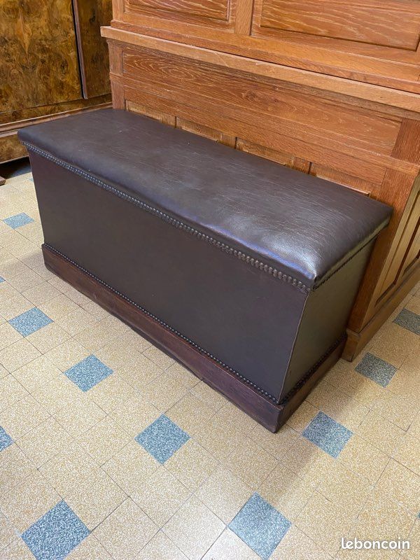 Coffre ou Bout de lit fin 19 eme garniture cuir (image 2)