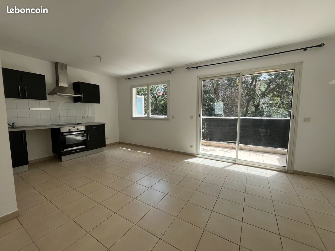 Parking 45 m² · à Perpignan · 45 m² · 640 €/mois