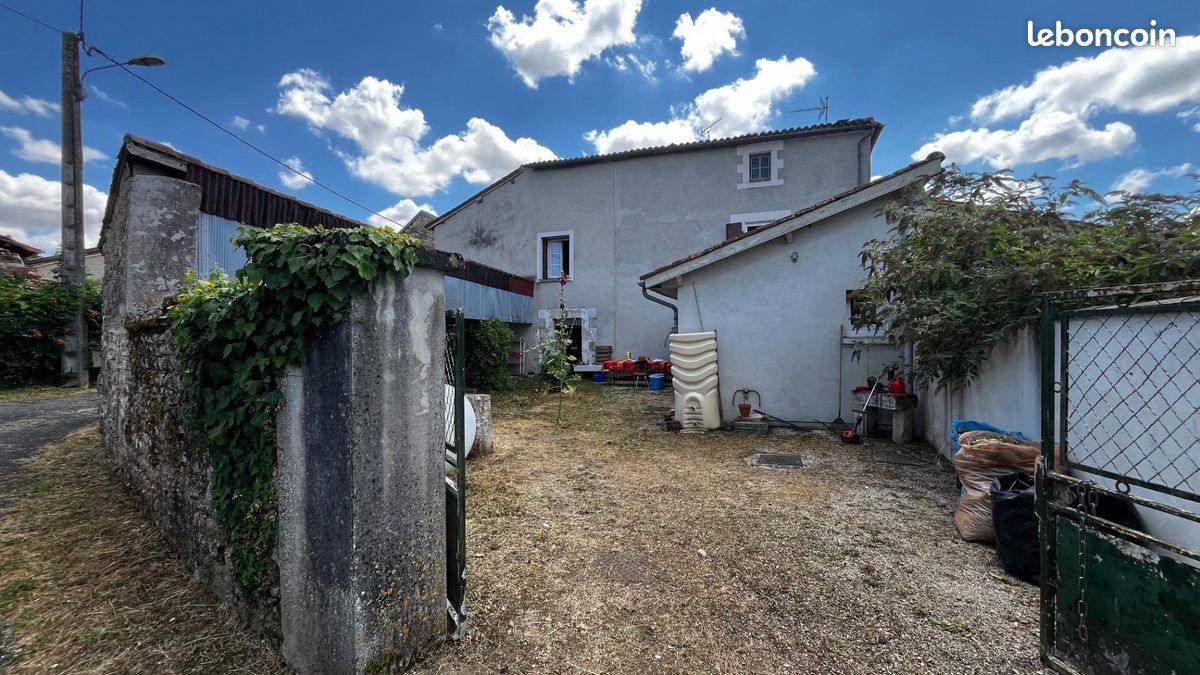 Maison 6 pièces 152 m² · à Mansle-les-Fontaines · 152 m² · 119 500 €