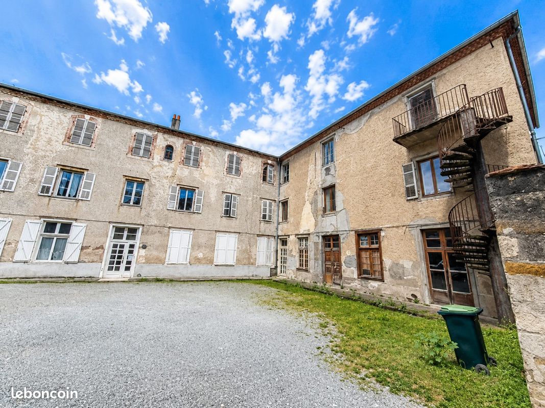 Immeuble 1500 m² · à Bellac · 1 500 m² · 249 900 €