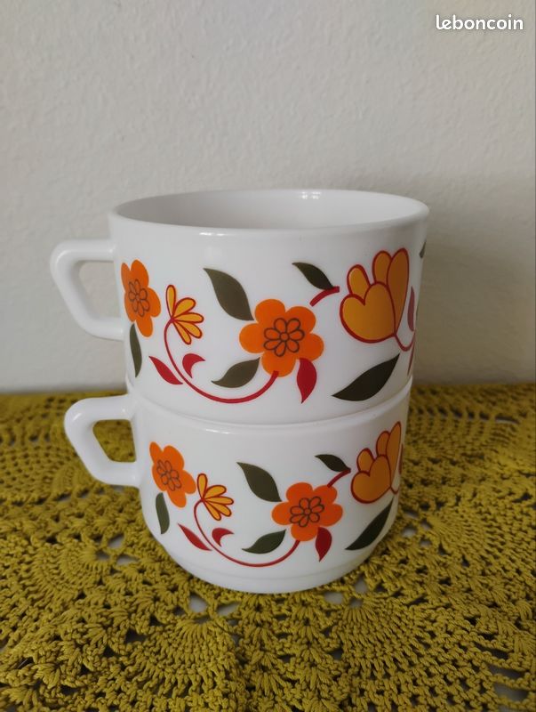 LOT de 6 petites Tasses + soucoupe Fleurs Arcopal - Vintage - ancien LOT de 6 petites Tasses + soucoupe Fleurs Arcopal - Vintage - ancien