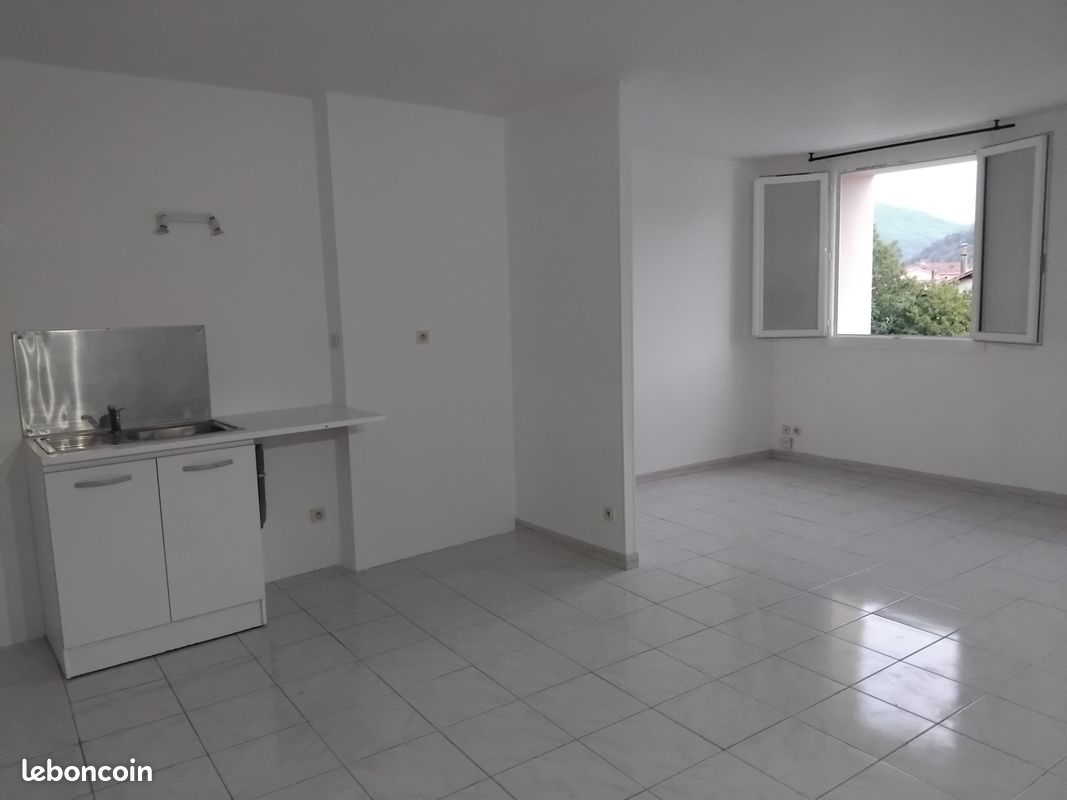 Appartement 2 pièces 50 m² · à Saint-Affrique · 50 m² · 420 €/mois