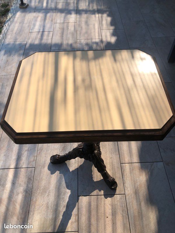 Table pied en fonte (image 1)