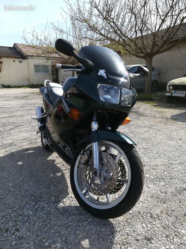 Honda 750 vfr (image 1)