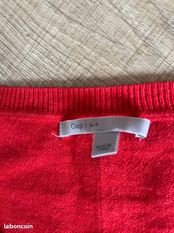 Pull rouge orangé avec col en V GAP taille S état satisfaisant (bouloches) (image 14)