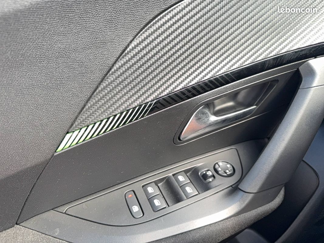 PEUGEOT 2008 PureTech 100 S&S BVM6 Active (image 21)
