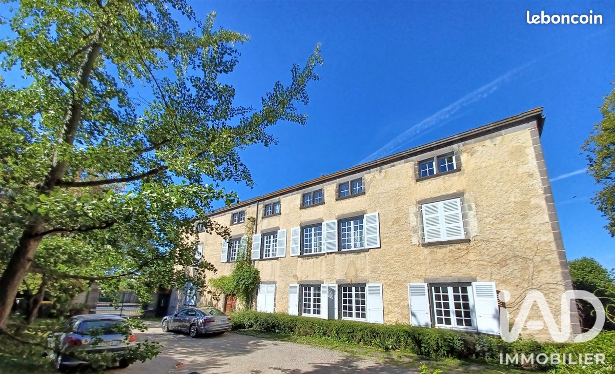 Maison 11 pièces 370 m² · à Gerzat · 370 m² · 619 900 €