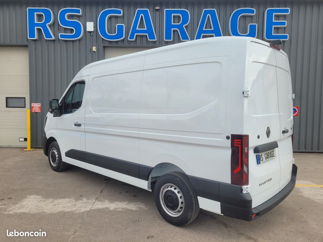 RENAULT MASTER IV L2H2 FOURGON 3T5 TRACTION 2.0 Blue DCI 130 EXTRA 03 PLACES NEUF avec HABILLAGE BOIS + CAMÉRA DE RECUL + RADARS ARRIERE + CLIMATISATION AUTO + ROUE DE SECOURS ( Prix Vente 29 990 HT ) (image 2)