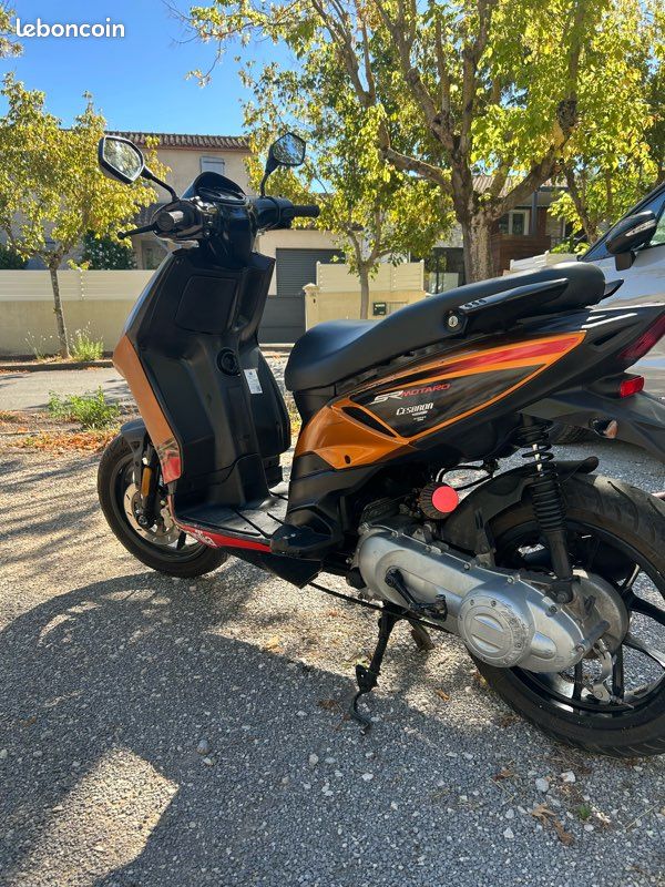Scooter aprilia 50 sr motard (image 3)