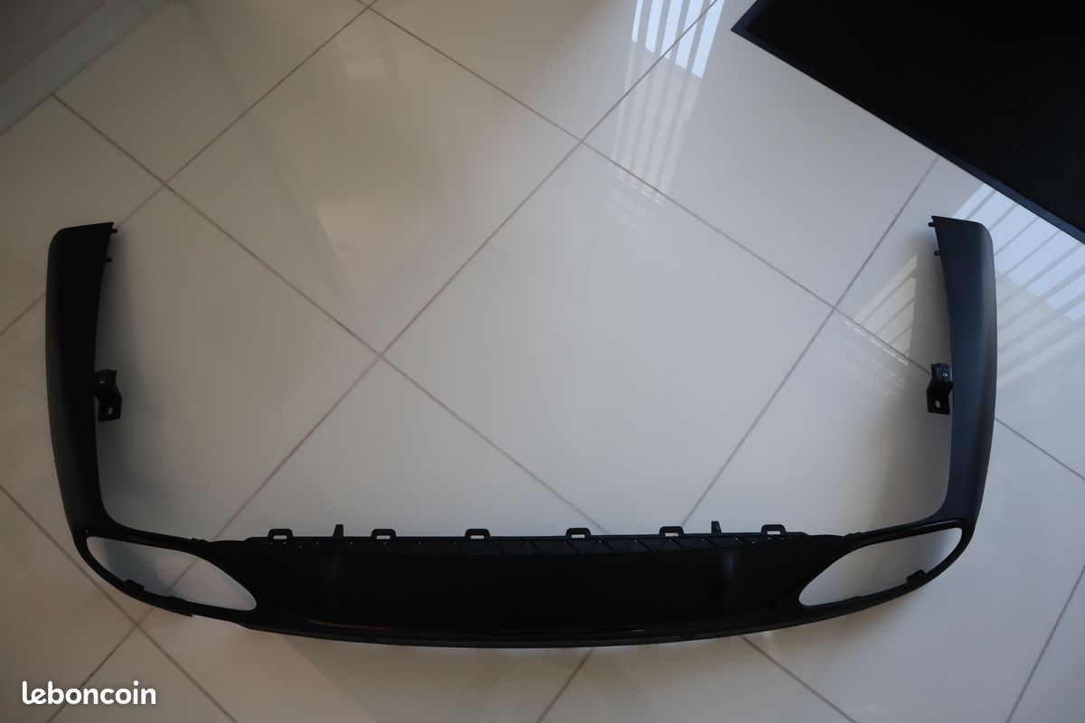 Diffuseur / Jupe arrière / bas de pare-choc arrière CLS 400 Version 3 (image 1)