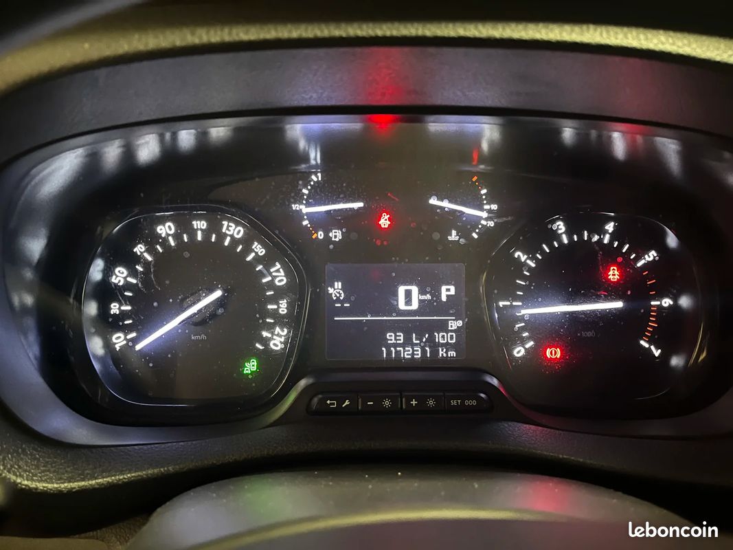Peugeot EXPERT Urban Compact (image 28)