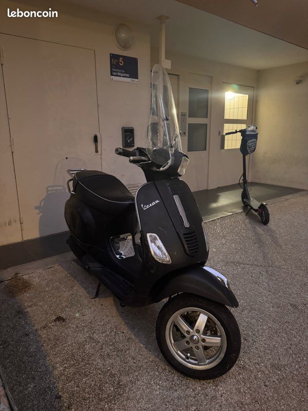 À vendre avant mardi piaggio vespa s50 2T Motos