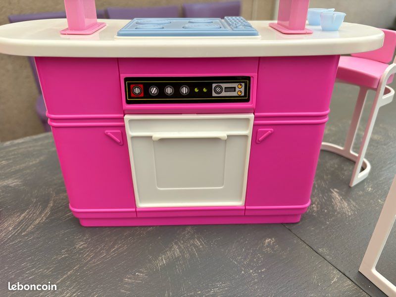 Vends lot complet de mobilier et accessoires pour Barbie / dinette - Jeux & Jouets Vends lot complet de mobilier et accessoires pour Barbie / dinette - Jeux & Jouets