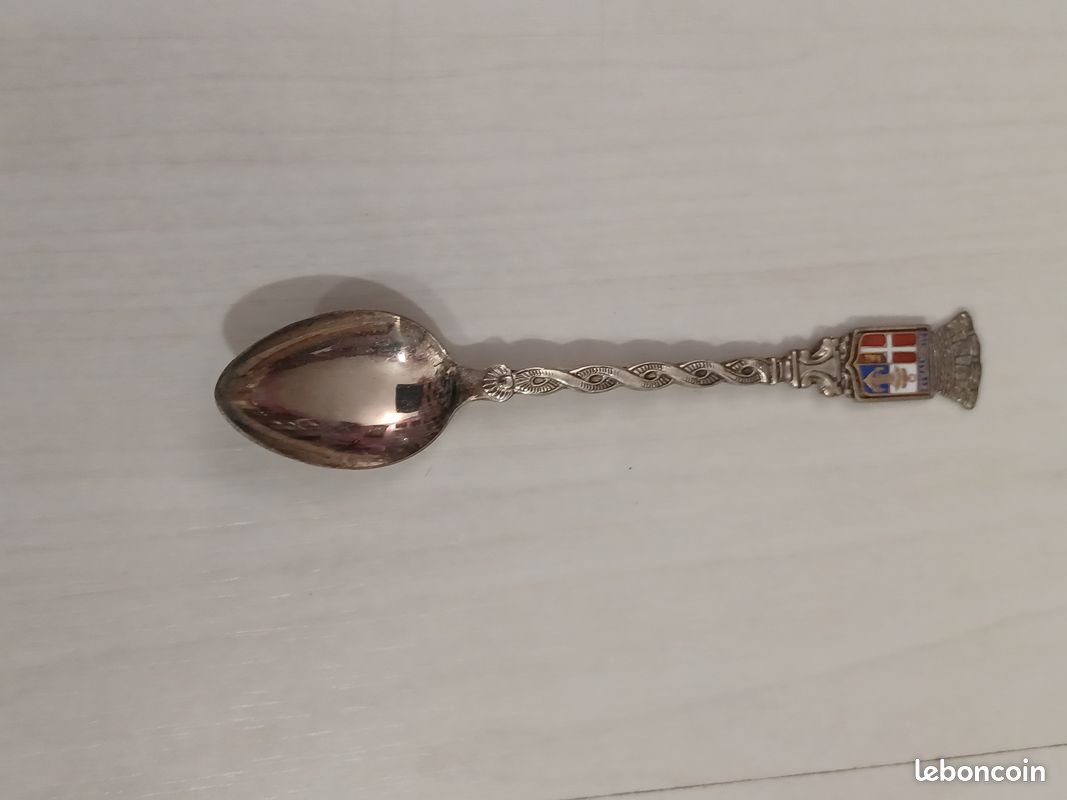 Petite Cuillère De Collection Aven D'Orniac - Blason - Métal Argenté - Avec Boîte