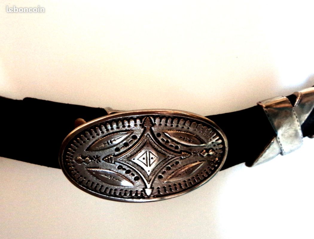 Ceinture cuir noir garnitures metal longueur 80cm (image 2)