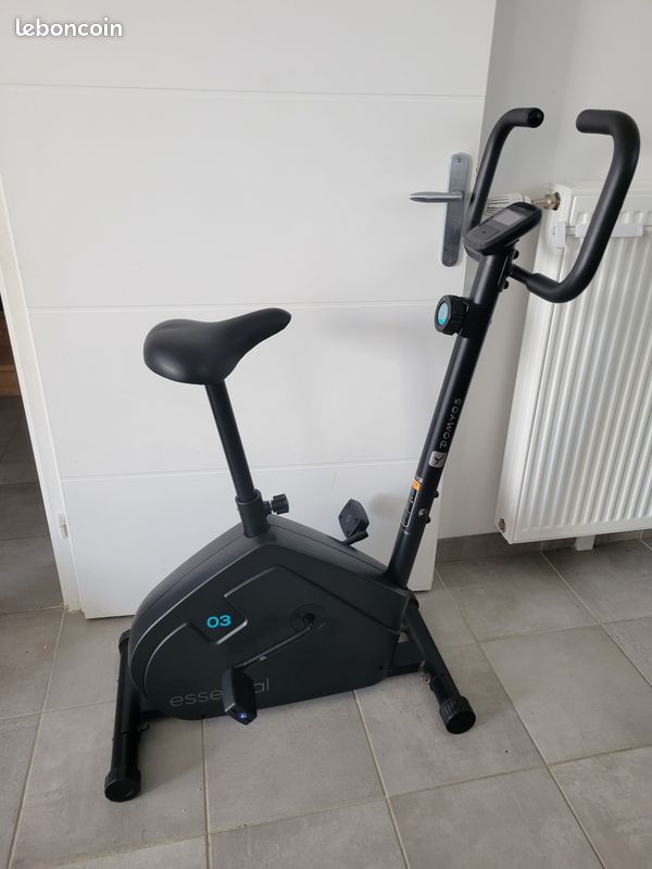 Vélo D'appartement Domyos Noir - Acheté 2023 - Neuf Avec Défaut Mineur - Compteur Vitesse
