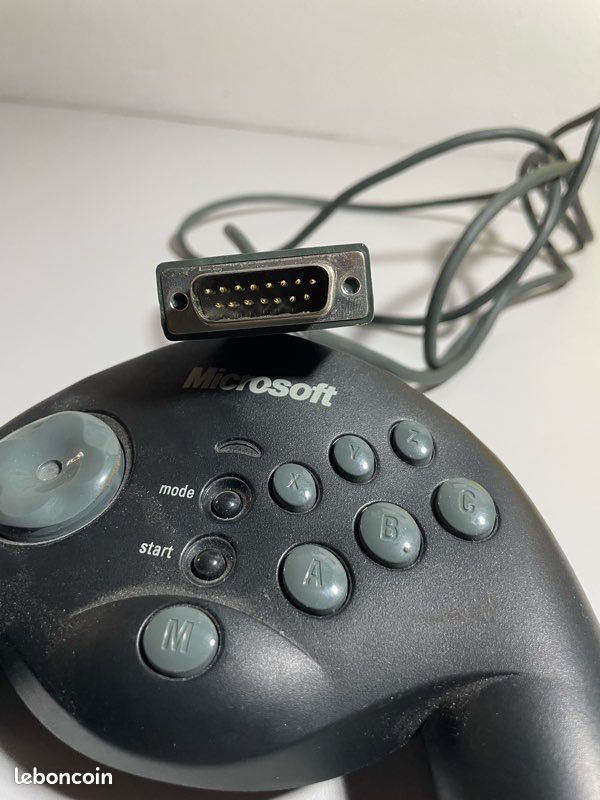 Manette Microsoft SideWinder Game Pad (Modèle 90873) - Consoles Manette Microsoft SideWinder Game Pad (Modèle 90873) - Consoles