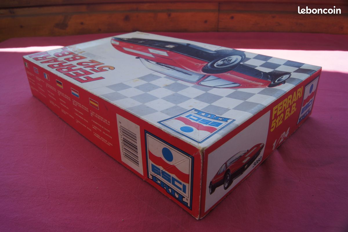 Maquette De Voiture Ferrari 512 BB Motorisée - Échelle 1/28 - Nitto - Neuf En Boîte