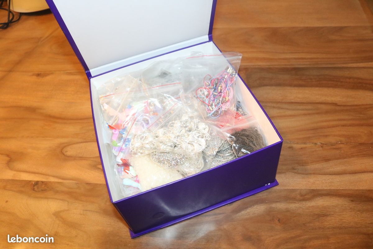 Gros Lot De +3000 Pièces Pour Création De Bijoux - Perles, Breloques, Etc. - Neuf