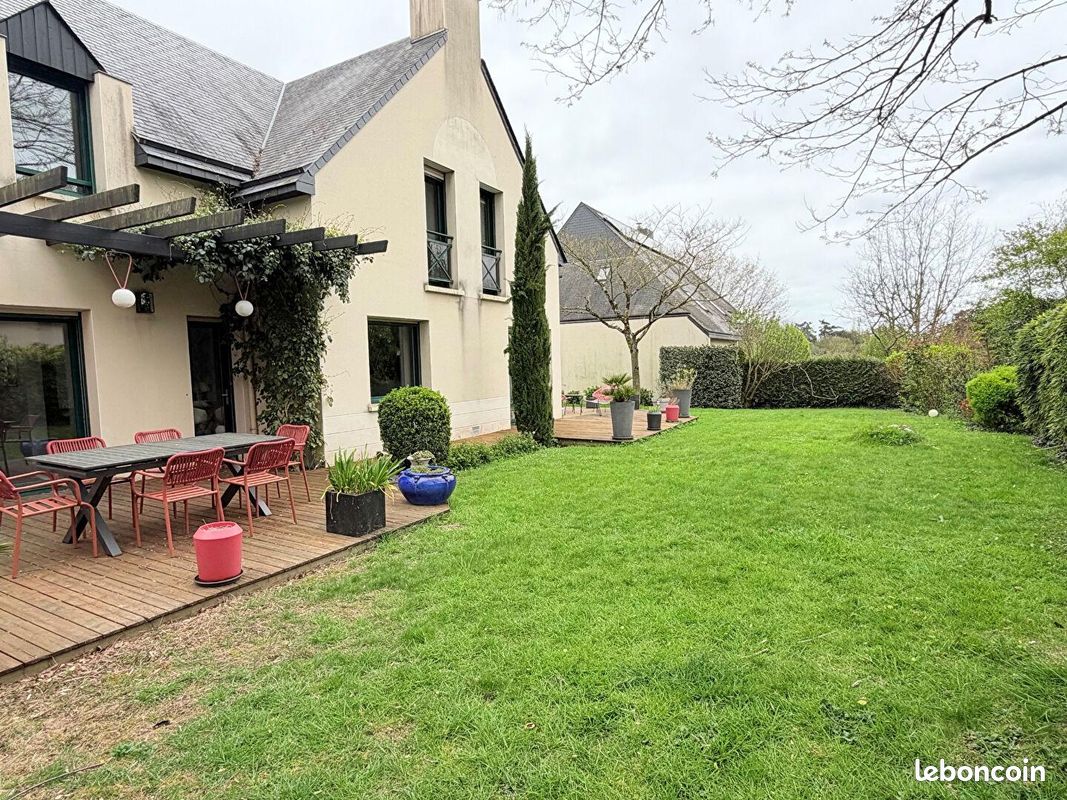 Maison 8 pièces 221 m² · à Saint-Grégoire · 221 m² · 879 500 €