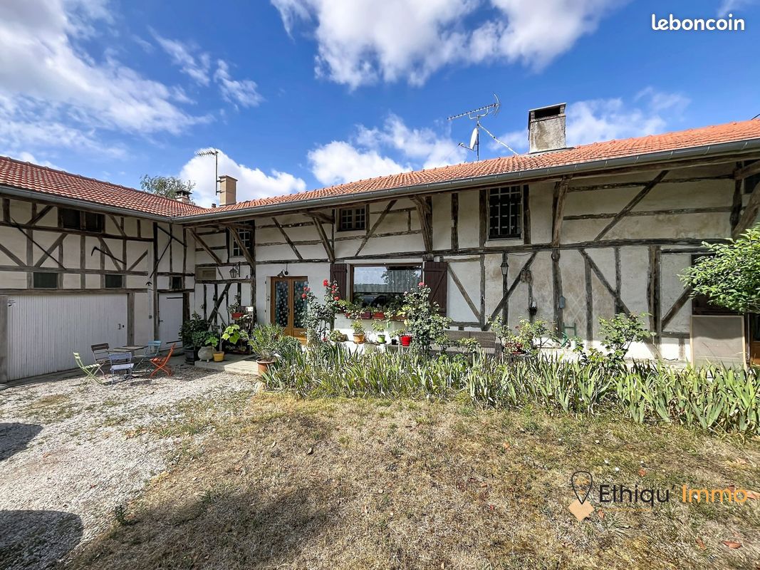 Maison 10 pièces 351 m² · à Rives Dervoises · 351 m² · 283 500 €