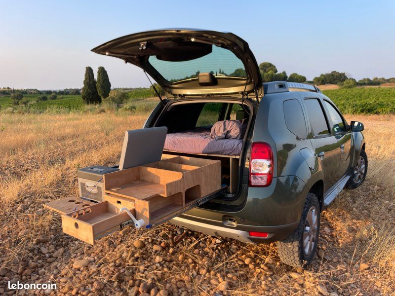 Duster 4x4 4wd aménagé avec lit et frigo (image 3)