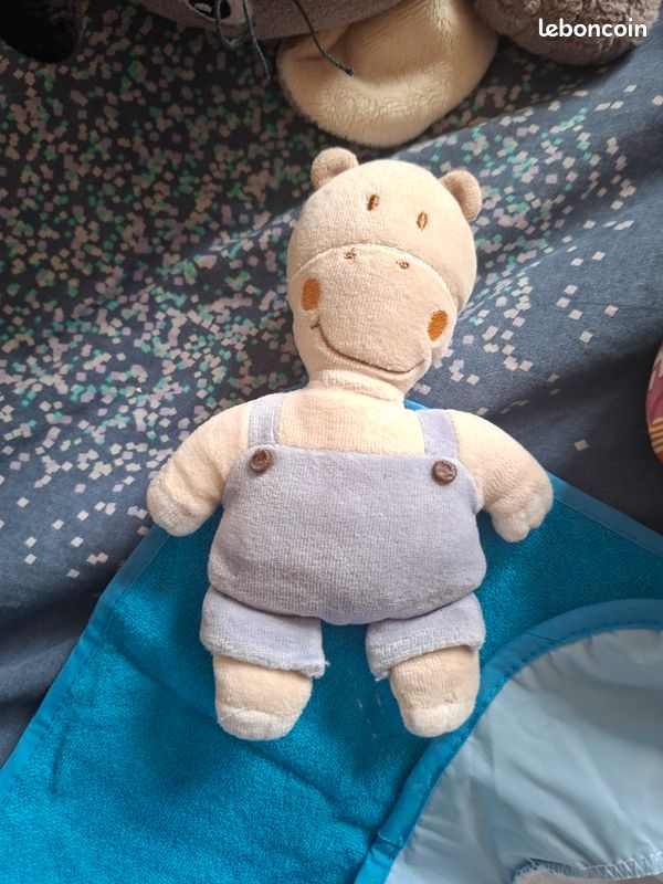 Lot de hochets, jouets pour bébé et accessoires de puériculture (image 8)
