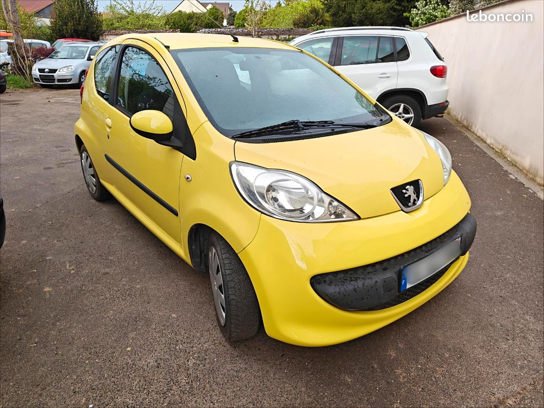 Peugeot 107 1.0 68cv automatique (image 1)