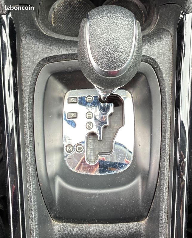 PEUGEOT 2008 1.5 BLUEHDI 120CH - ALLURE BUSINESS - BVa (image 30)